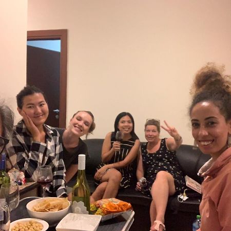 Ostello FEMALE ONLY-AnaRuby Backpackers- Metro Station Mashreq Dubai Esterno foto