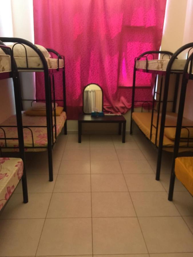 Ostello FEMALE ONLY-AnaRuby Backpackers- Metro Station Mashreq Dubai Esterno foto